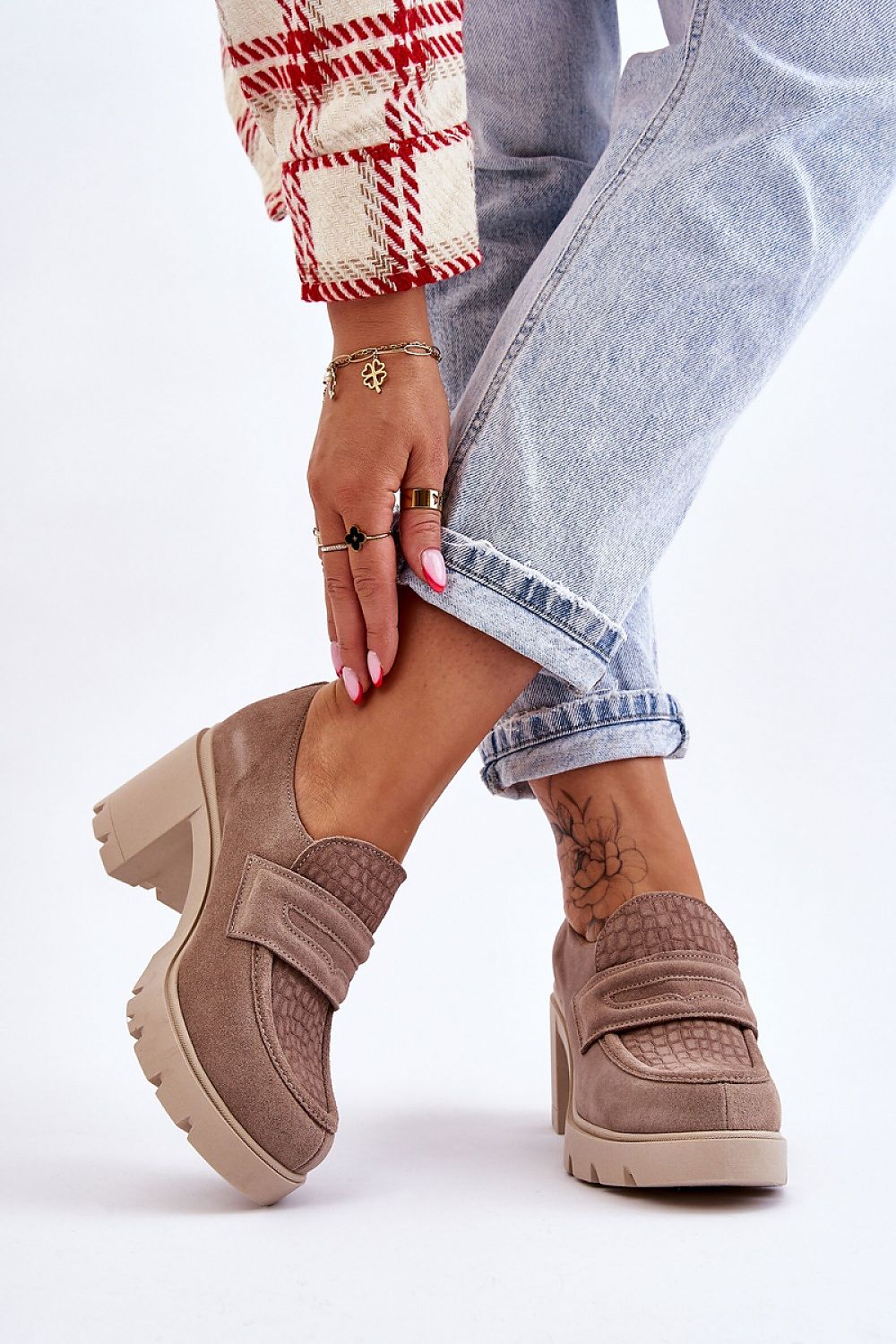 Heeled low shoes model 175919